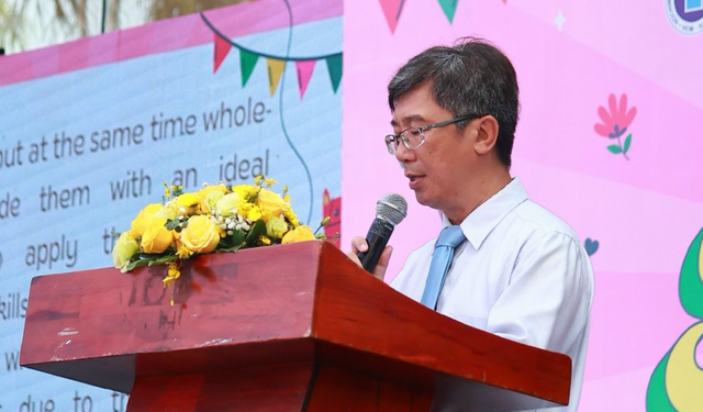 PGS-TS Đinh Đức Anh Vũ phát biểu tại ngày hội việc làm PGS-TS Đinh Đức Anh Vũ phát biểu tại ngày hội việc làm