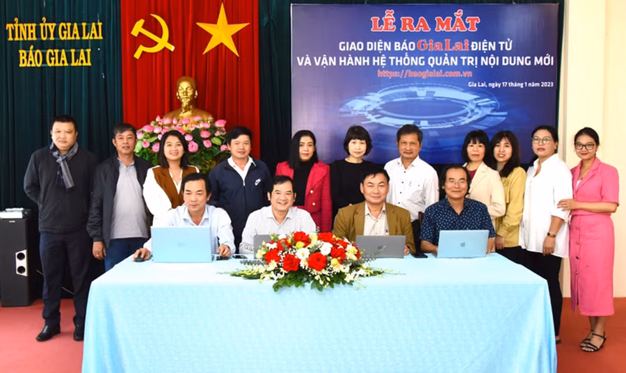 Báo Gia Lai điện tử ra mắt giao diện và vận hành hệ thống quản trị nội dung mới. Ảnh: Đ.T Báo Gia Lai điện tử ra mắt giao diện và vận hành hệ thống quản trị nội dung mới. Ảnh: Đ.T