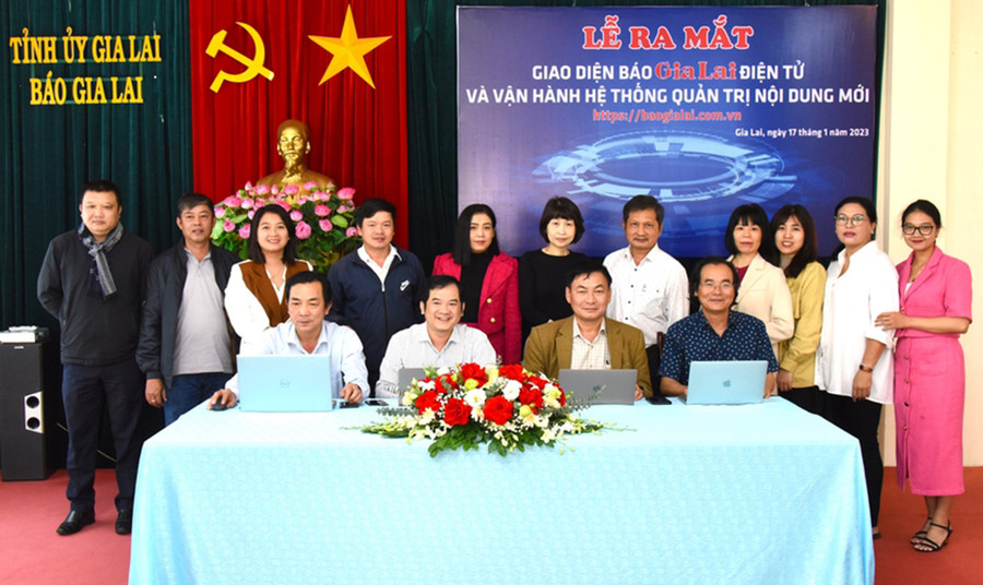 Báo Gia Lai điện tử ra mắt giao diện và vận hành hệ thống quản trị nội dung mới. Ảnh: Đ.T Báo Gia Lai điện tử ra mắt giao diện và vận hành hệ thống quản trị nội dung mới. Ảnh: Đ.T