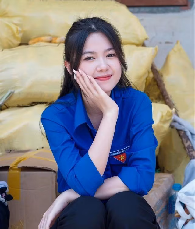 Không chỉ có thành tích học tập xuất sắc, Quỳnh Anh còn gây thương nhớ với nhan sắc trong trẻo, ngọt ngào. Ảnh: NVCC