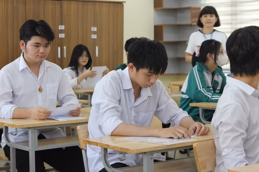 Thí sinh dự thi tốt nghiệp THPT. (Ảnh: Hoàng Ngà/TTXVN)