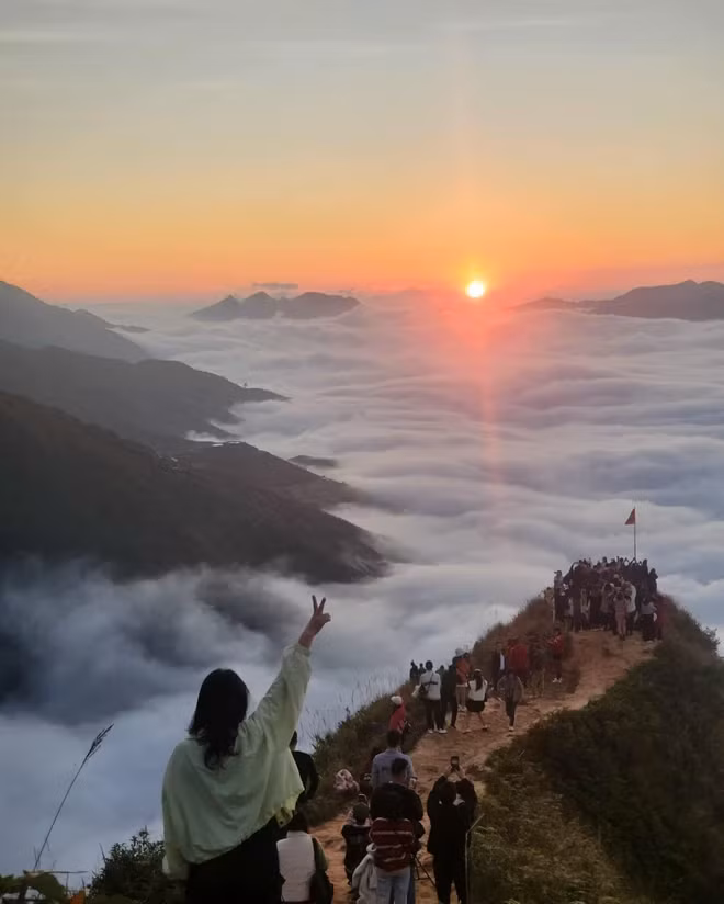 Biển mây ở Sống lưng khủng long Tà Xùa. (Nguồn: Vietnam+)