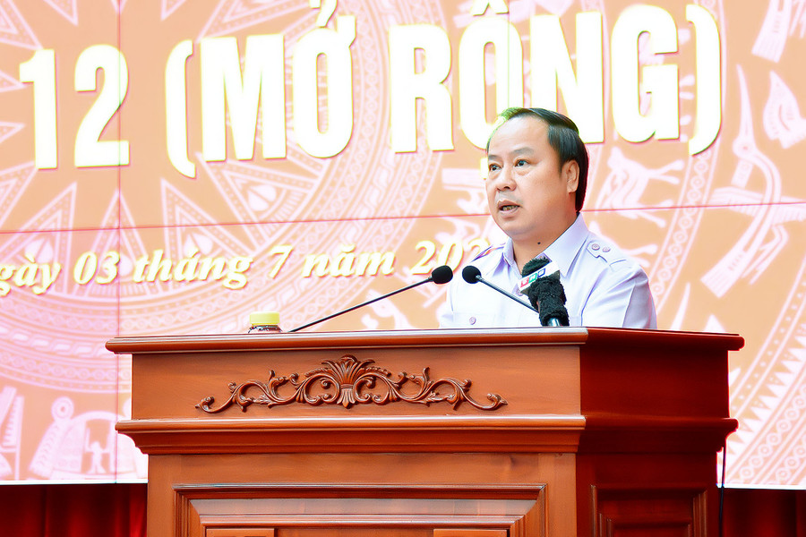 Phó Bí thư Thường trực Tỉnh ủy, Trưởng đoàn đại biểu Quốc hội tỉnh Châu Ngọc Tuấn báo cáo tại hội nghị. Ảnh: Đức Thụy Phó Bí thư Thường trực Tỉnh ủy, Trưởng đoàn đại biểu Quốc hội tỉnh Châu Ngọc Tuấn báo cáo tại hội nghị. Ảnh: Đức Thụy