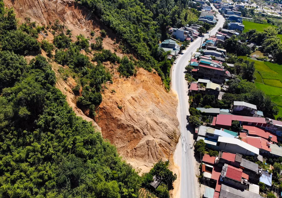Cảnh báo sạt lở. (Ảnh: Hoài Nam/Vietnam+)