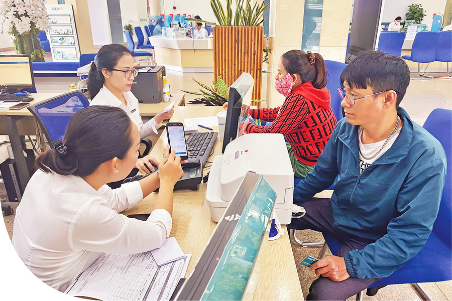 Năm 2022, BIDV Gia Lai đã phát triển mới 11.500 khách hàng sử dụng SmartBanking. Ảnh: H.T