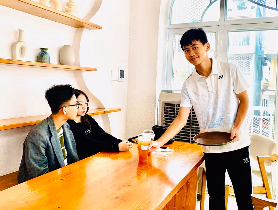 Mong muốn của em Lê Quốc Cường (tổ 1, phường Hội Thương, TP. Pleiku, học sinh Trường THPT Phan Bội Châu) khi đi làm thêm là được trải nghiệm. Ảnh: Nhật Hào