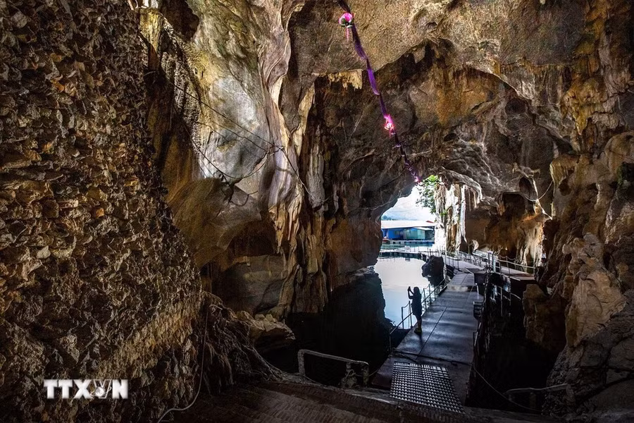 Vẻ đẹp bên trong động Thác Bờ. (Ảnh Trọng Đạt/TTXVN)