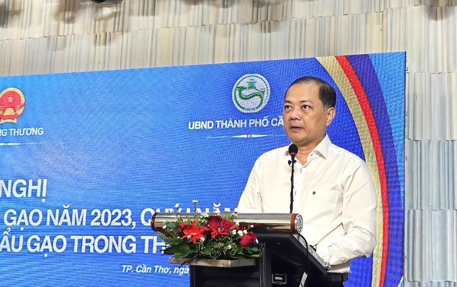 Ông Nguyễn Anh Sơn, Cục trưởng Cục Xuất nhập khẩu thông tin về xuất khẩu gạo. (Ảnh: PV/Vietnam+) Ông Nguyễn Anh Sơn, Cục trưởng Cục Xuất nhập khẩu thông tin về xuất khẩu gạo. (Ảnh: PV/Vietnam+)