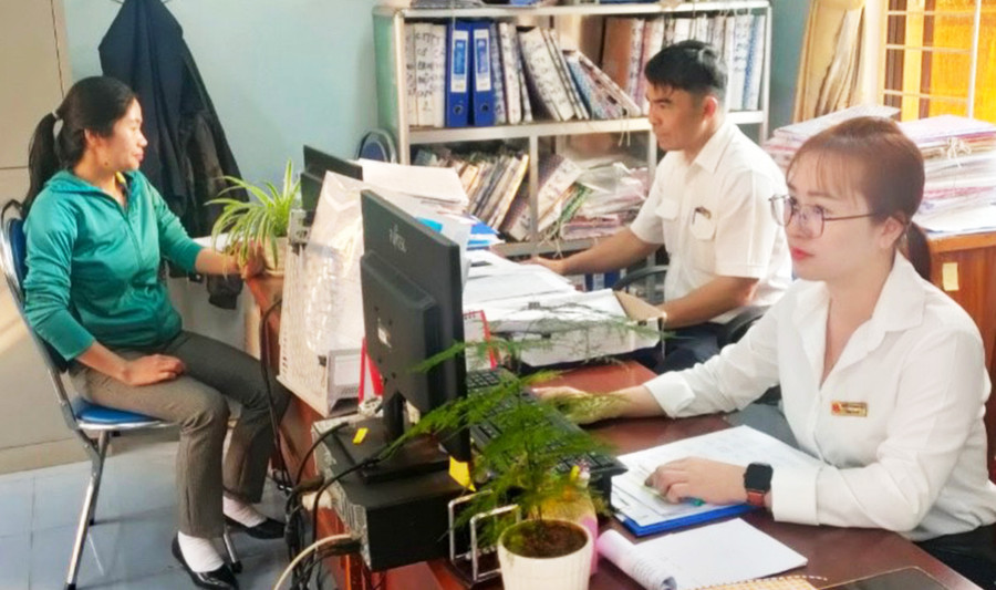 Chi cục Thuế khu vực Đak Đoa-Mang Yang theo dõi tiến độ thu hàng ngày, phân tích đánh giá để kịp thời có giải pháp điều hành công tác thu ngân sách trên địa bàn. Ảnh: Sơn Ca Chi cục Thuế khu vực Đak Đoa-Mang Yang theo dõi tiến độ thu hàng ngày, phân tích đánh giá để kịp thời có giải pháp điều hành công tác thu ngân sách trên địa bàn. Ảnh: Sơn Ca