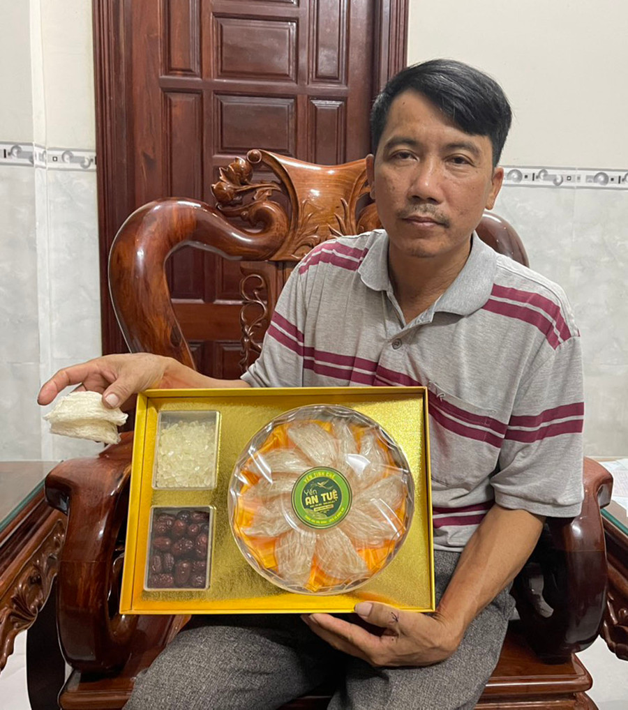 Ông Nguyễn Văn Soát (thôn Bình Hòa, xã Chư Răng) dành nhiều tâm huyết xây dựng thương hiệu sản phẩm yến sào An Tuệ. Ảnh: V.C Ông Nguyễn Văn Soát (thôn Bình Hòa, xã Chư Răng) dành nhiều tâm huyết xây dựng thương hiệu sản phẩm yến sào An Tuệ. Ảnh: V.C