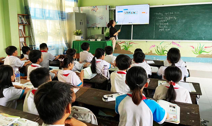Một tiết học tiếng Anh tại Trường Tiểu học Chu Văn An (thị trấn Phú Thiện). Ảnh: V.C