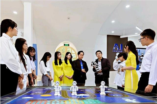 Lâm Đồng có chính sách riêng để hỗ trợ, thu hút nguồn nhân lực có trình độ. ẢNH: GIA BÌNH