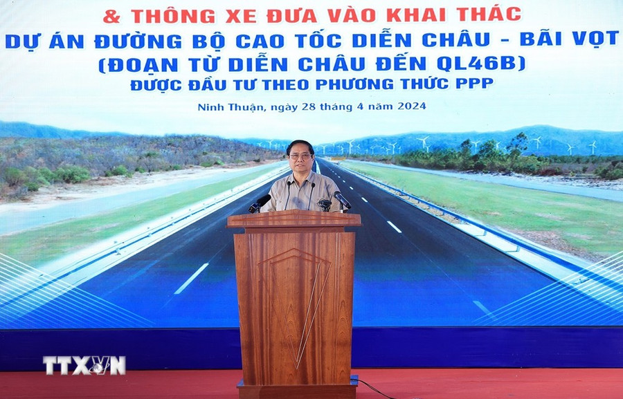Thủ tướng Phạm Minh Chính phát biểu tại lễ khánh thành dự án cao tốc đoạn Cam Lâm-Vĩnh Hảo, tại điểm cầu Ninh Thuận. (Ảnh: Dương Giang/TTXVN)