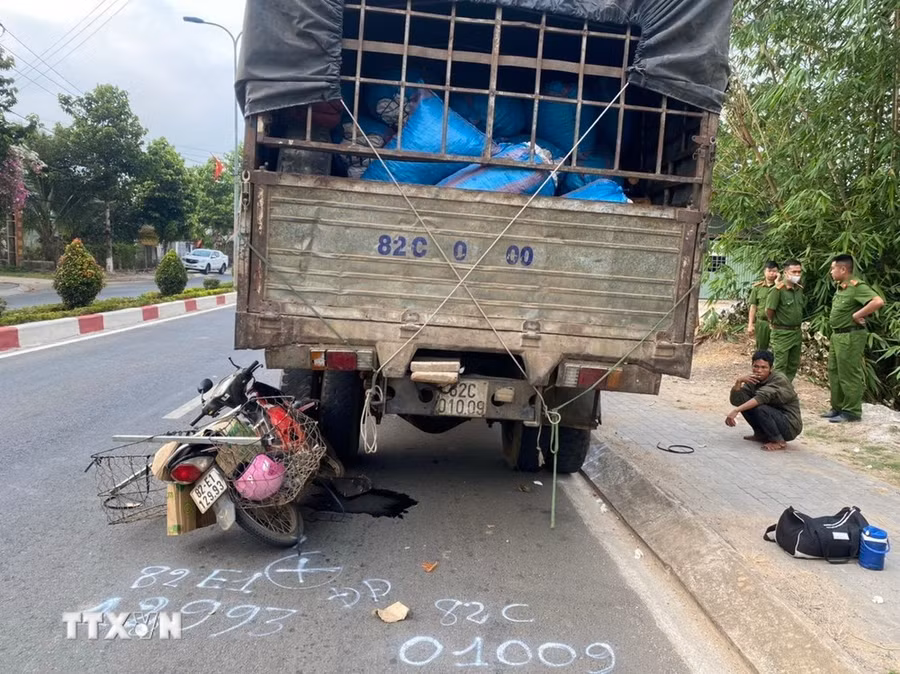 Hiện trường vụ tai nạn. (Ảnh: TTXVN phát)