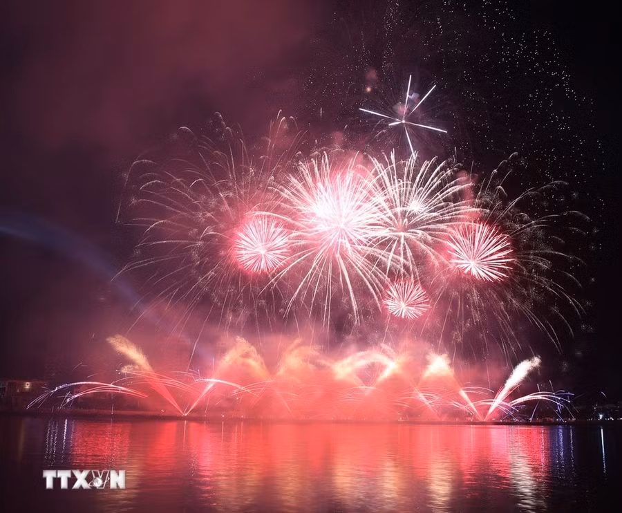 Màn trình diễn pháo hoa của đội Đà Nẵng - Việt Nam. (Ảnh: Trần Lê Lâm/TTXVN)