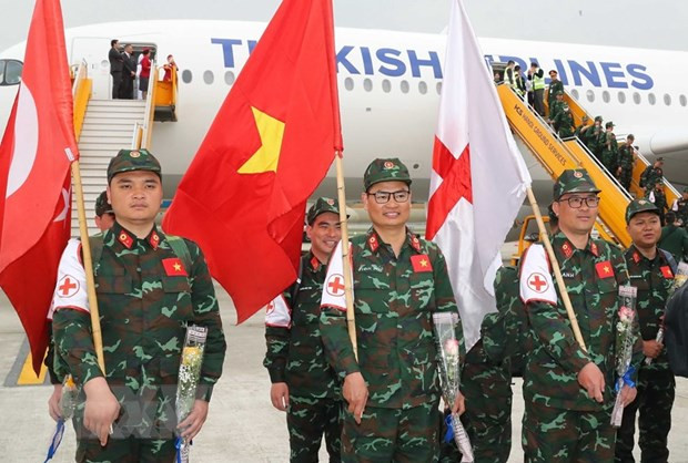 Cán bộ, chiến sỹ Quân đội Việt Nam vừa hoàn thành xuất sắc nhiệm vụ ở Thổ Nhĩ Kỳ về đến sân bay Nội Bài. (Ảnh: Trọng Đức/TTXVN) Cán bộ, chiến sỹ Quân đội Việt Nam vừa hoàn thành xuất sắc nhiệm vụ ở Thổ Nhĩ Kỳ về đến sân bay Nội Bài. (Ảnh: Trọng Đức/TTXVN)