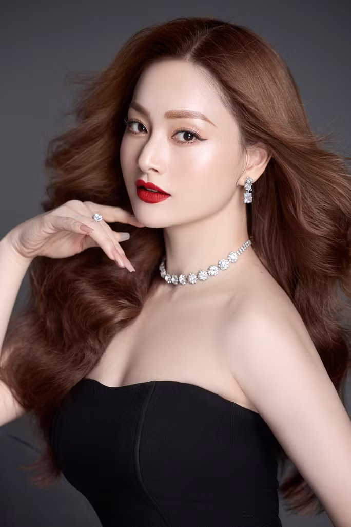 Cô tất bật với nhiều vai diễn trong điện ảnh lẫn truyền hình