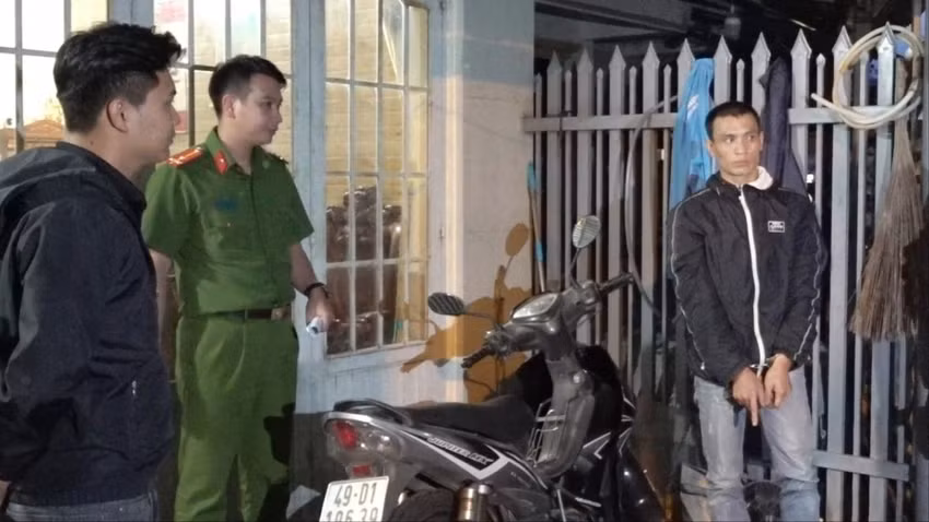 Phùng Văn Quang bị bắt giữ.