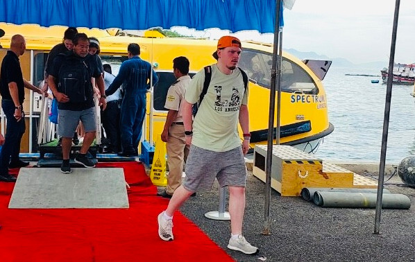 Khách từ du thuyền Spectrum of the Seas bắt đầu hành trình du lịch Nha Trang ngày 2.8. Ảnh: Nguyễn Phát Khách từ du thuyền Spectrum of the Seas bắt đầu hành trình du lịch Nha Trang ngày 2.8. Ảnh: Nguyễn Phát