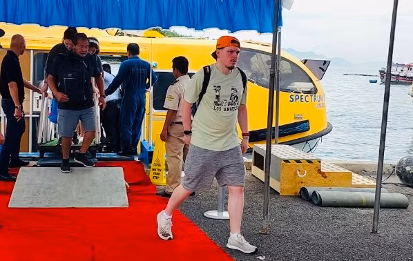 Khách từ du thuyền Spectrum of the Seas bắt đầu hành trình du lịch Nha Trang ngày 2.8. Ảnh: Nguyễn Phát Khách từ du thuyền Spectrum of the Seas bắt đầu hành trình du lịch Nha Trang ngày 2.8. Ảnh: Nguyễn Phát