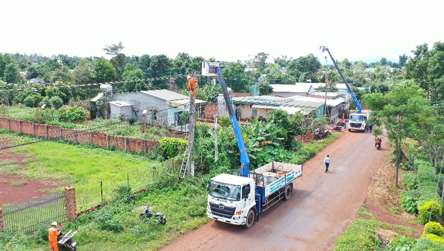 PC Gia Lai triển khai các phương án đảm bảo cung cấp điện phục vụ lễ Quốc khánh 2-9. Ảnh: K.N