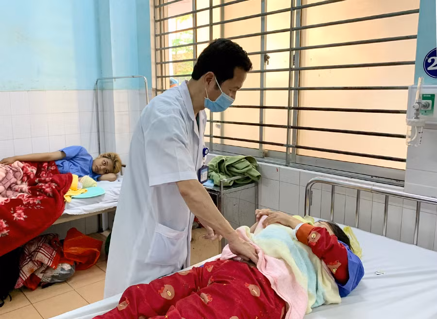 Các bác sĩ khuyến cáo thai phụ cần khám thai định kỳ và sinh tại cơ sở y tế để đảm bảo an toàn. Ảnh: Như Nguyện Các bác sĩ khuyến cáo thai phụ cần khám thai định kỳ và sinh tại cơ sở y tế để đảm bảo an toàn. Ảnh: Như Nguyện