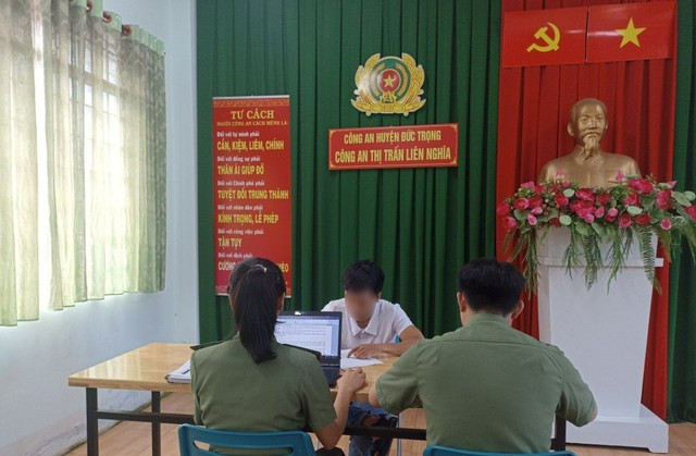 Công an Lâm Đồng làm việc với H.N.H. Ảnh Công an cung cấp