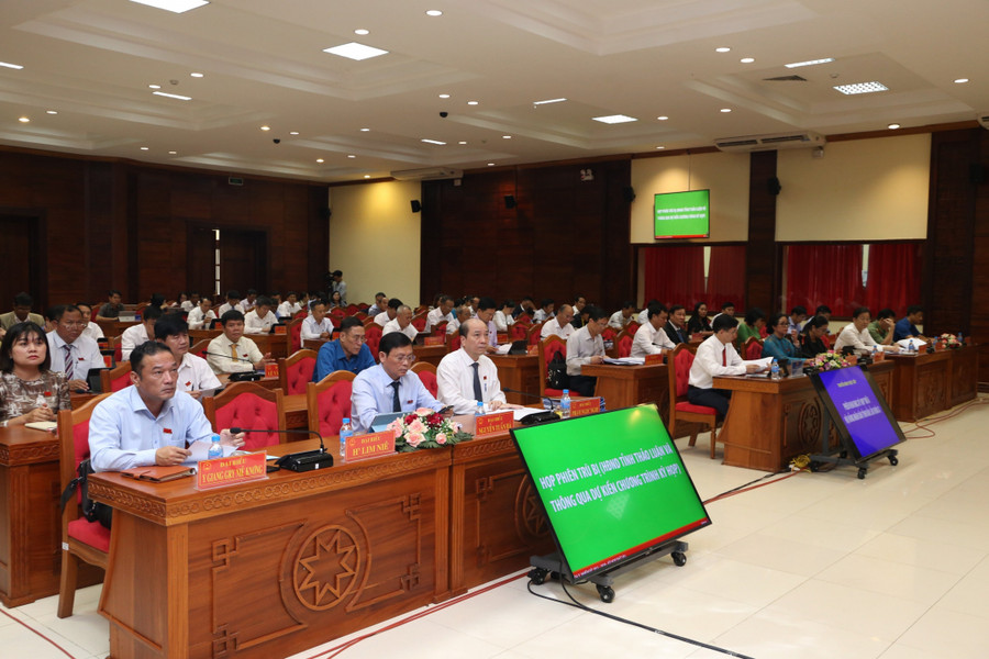 Đại biểu tham dự phiên khai mạc kỳ họp. Ảnh: Vạn Tiếp/baodaklak Đại biểu tham dự phiên khai mạc kỳ họp. Ảnh: Vạn Tiếp/baodaklak