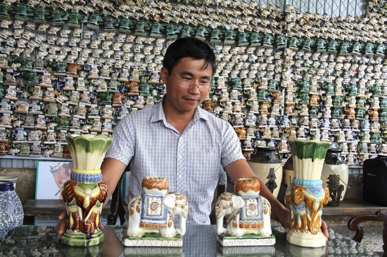 Những chiếc chóe cổ về voi được anh Luân sưu tầm