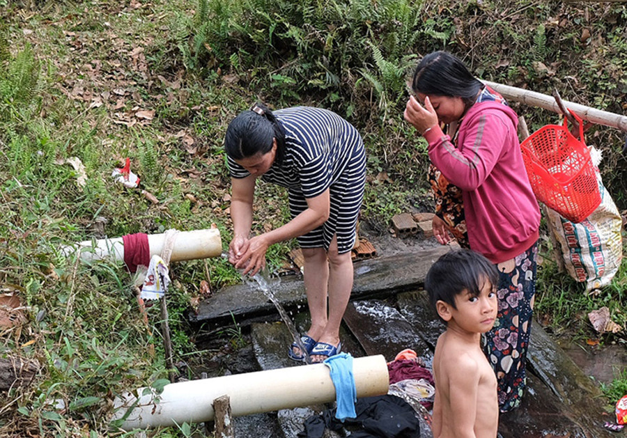 Nhiều phụ nữ và trẻ em vùng nông thôn vẫn chưa được tiếp cận với nước sạch và nhà vệ sinh. Ảnh: Minh Châu Nhiều phụ nữ và trẻ em vùng nông thôn vẫn chưa được tiếp cận với nước sạch và nhà vệ sinh. Ảnh: Minh Châu