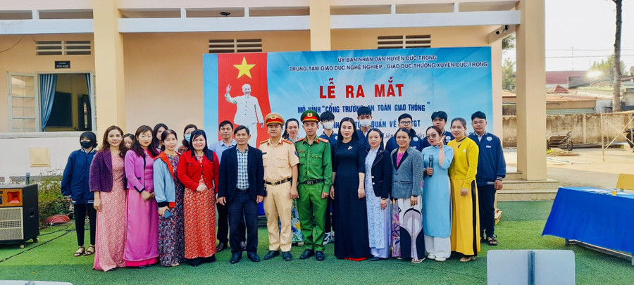 Trung tâm giáo dục nghề nghiệp - Giáo dục thường xuyên huyện Đức Trọng ra mắt tổ tự quản Trung tâm giáo dục nghề nghiệp - Giáo dục thường xuyên huyện Đức Trọng ra mắt tổ tự quản