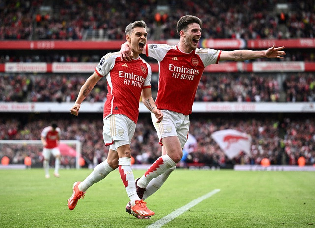 Leandro Trossard nhân đôi cách biệt cho "Pháo thủ" Leandro Trossard nhân đôi cách biệt cho "Pháo thủ"