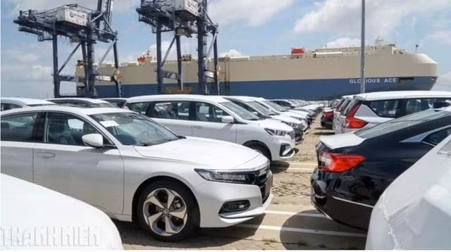 Lượng nhập khẩu ô tô nguyên chiếc các loại trong tháng 5 đạt 14.941 xe, tương ứng trị giá 311 triệu USD. ẢNH: TN