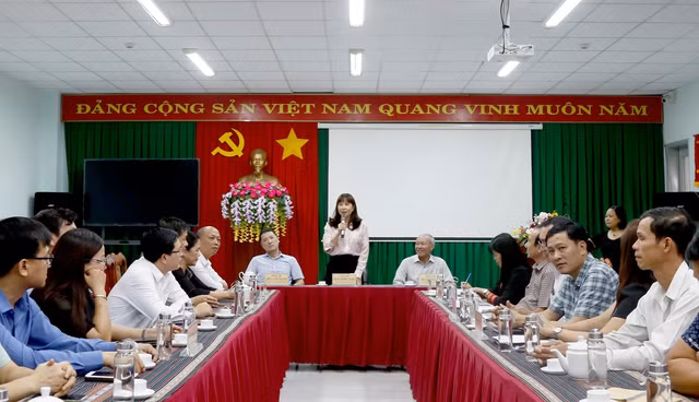 Giám đốc Sở Du lịch Hà Nội Đặng Hương Giang chia sẻ ý kiến để thúc đẩy du lịch của 3 địa phương - Ảnh: VGP/Minh Anh