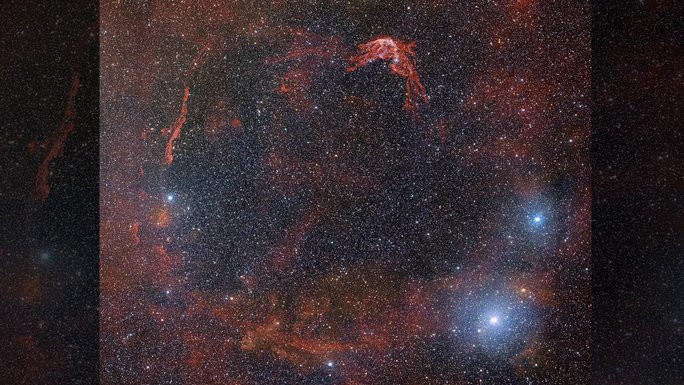 &quot;Ngôi sao&quot; từ cõi chết người Trung Quốc quan sát năm xưa nay chỉ còn một bóng ma đỏ mờ ảo, bí ẩn - Ảnh: NOIRLab