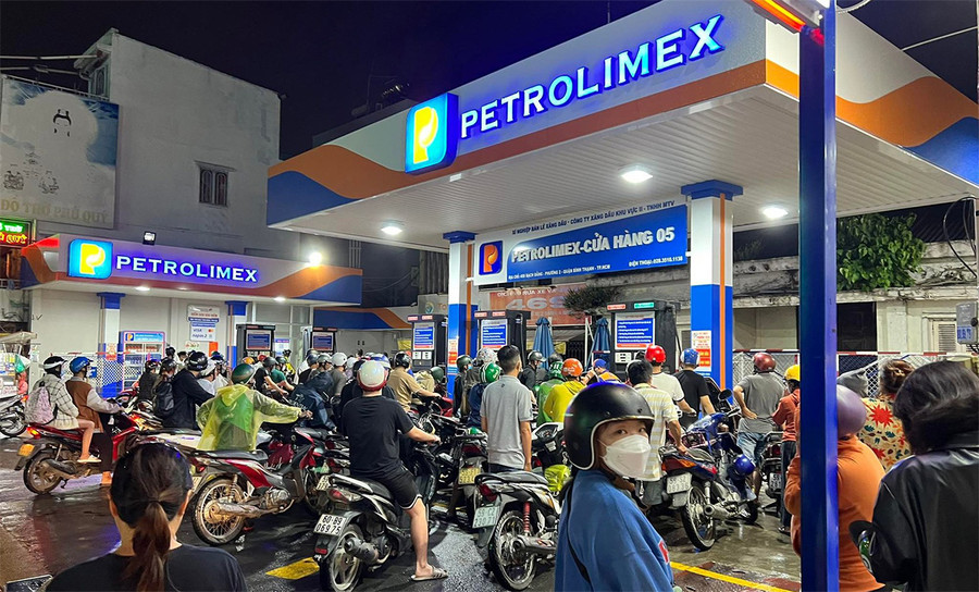 Việt Nam chi hàng chục tỷ USD để nhập xăng dầu và dầu thô năm 2022 do mức giá tăng cao kỷ lục trong vòng một năm (Ảnh minh hoạ). Việt Nam chi hàng chục tỷ USD để nhập xăng dầu và dầu thô năm 2022 do mức giá tăng cao kỷ lục trong vòng một năm (Ảnh minh hoạ).