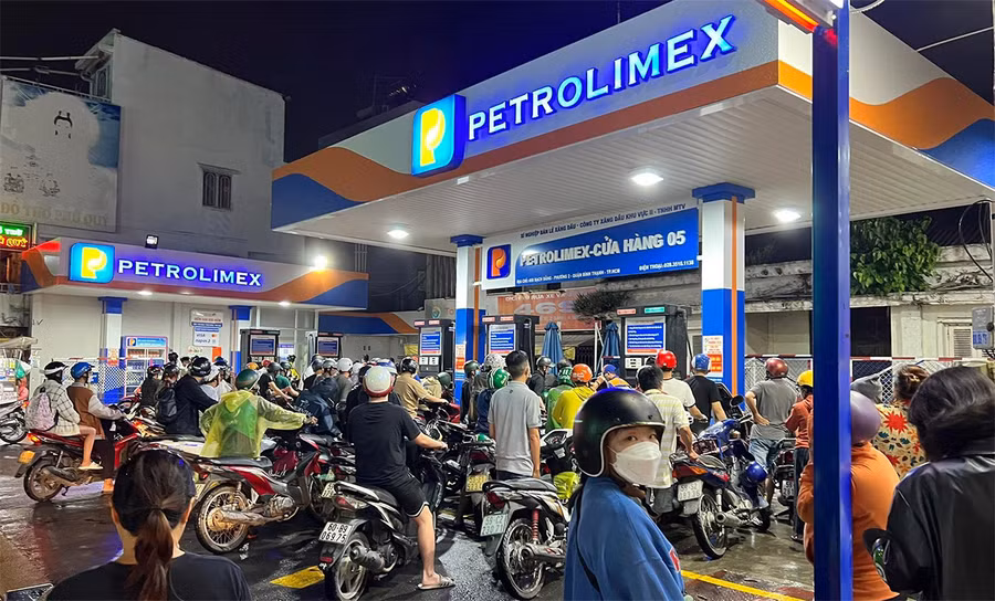 Việt Nam chi hàng chục tỷ USD để nhập xăng dầu và dầu thô năm 2022 do mức giá tăng cao kỷ lục trong vòng một năm (Ảnh minh hoạ).