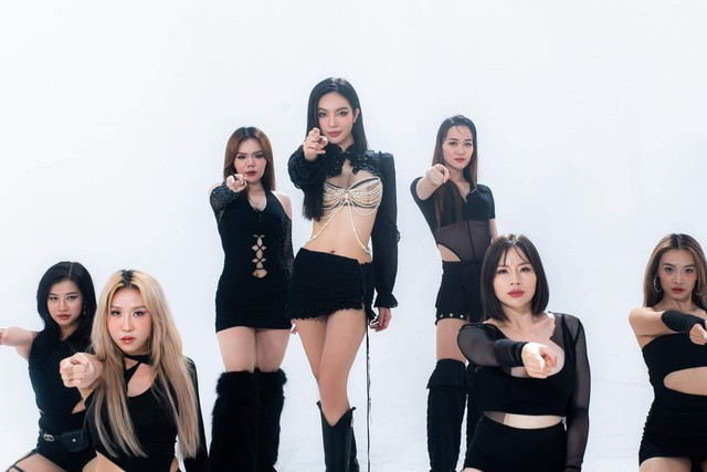 Bùi Lý Thiên Hương nói gì về danh xưng 'người đẹp đi hát'? - Ảnh 2. Thiên Hương tiết lộ cô cũng chính là đạo diễn cho sản phẩm âm nhạc đầu tay của mình. Ảnh: NVCC