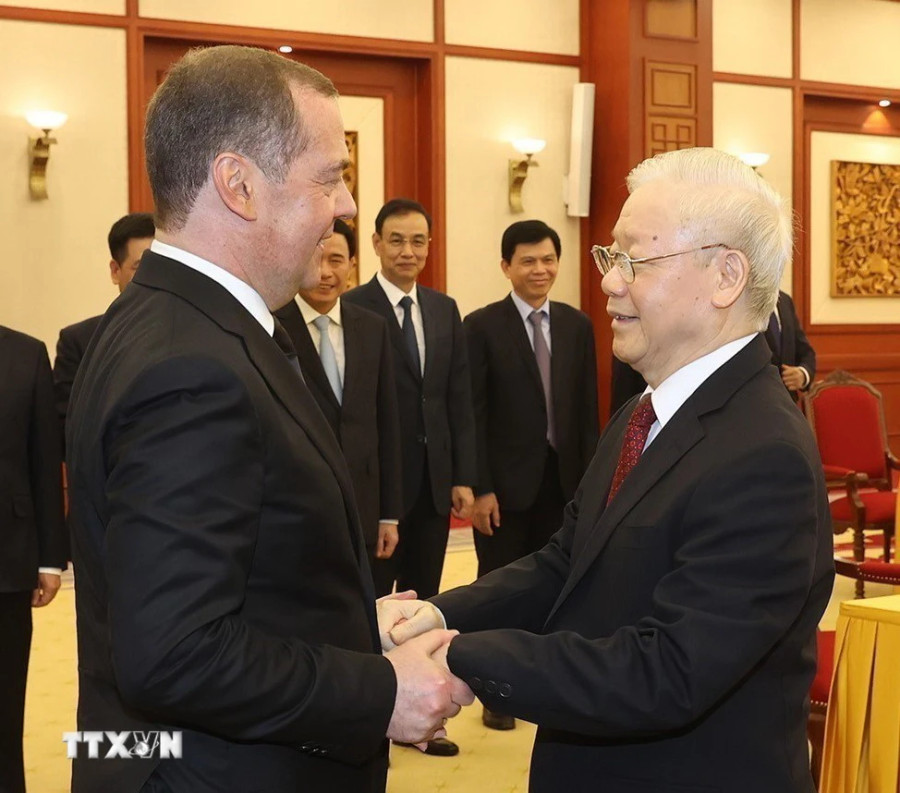 Tổng Bí thư Nguyễn Phú Trọng đón Chủ tịch Đảng Nước Nga Thống nhất, Phó Chủ tịch Hội đồng An ninh Liên bang Nga Dmitry Medvedev thăm chính thức VIệt Nam (Hà Nội, 22/5/2023). (Ảnh: Trí Dũng/TTXVN) Tổng Bí thư Nguyễn Phú Trọng đón Chủ tịch Đảng Nước Nga Thống nhất, Phó Chủ tịch Hội đồng An ninh Liên bang Nga Dmitry Medvedev thăm chính thức VIệt Nam (Hà Nội, 22/5/2023). (Ảnh: Trí Dũng/TTXVN)