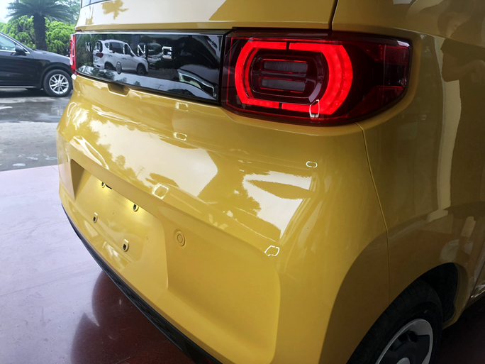 Phía sau ôtô điện Phía sau ôtô điện