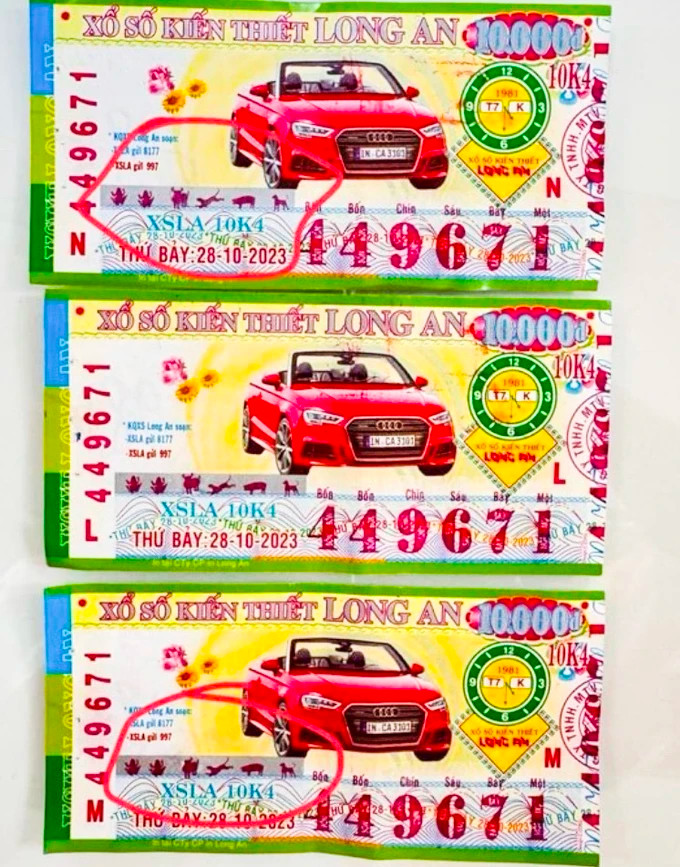 3 tờ vé số được Phong cạo sửa để biến vé trật thành trúng giải nhất 30 triệu đồng 3 tờ vé số được Phong cạo sửa để biến vé trật thành trúng giải nhất 30 triệu đồng