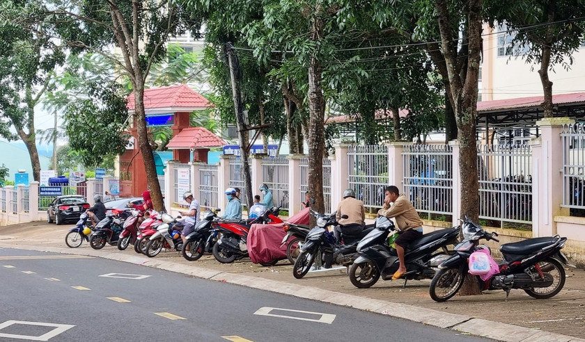 Đầu tư lắp đặt hệ thống camera giám sát tại các khu vực gần cổng trường học. Ảnh: Hà Phương Đầu tư lắp đặt hệ thống camera giám sát tại các khu vực gần cổng trường học. Ảnh: Hà Phương