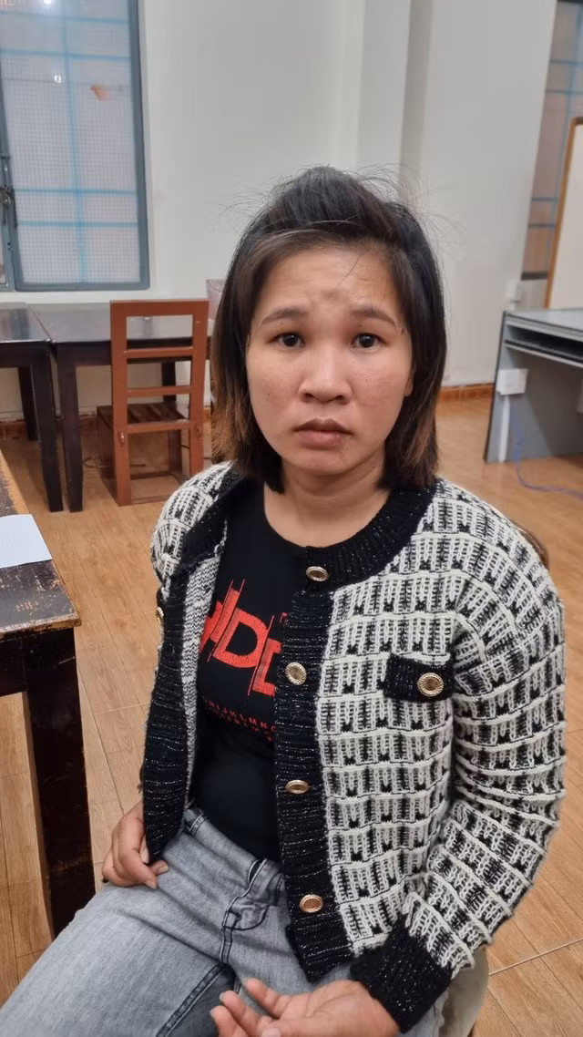 Trần Thị Phương (31 tuổi) chuyên lấy trộm điện thoại di động của du khách. Ảnh CACC