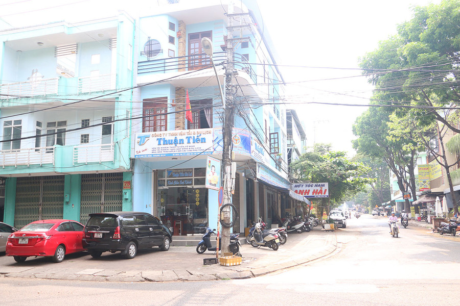 Kinh tế khó khăn, nhu cầu đi lại của người dân giảm so với cùng kỳ năm trước đã ảnh hưởng đến doanh thu của các doanh nghiệp vận tải hành khách. Ảnh: Q.T Kinh tế khó khăn, nhu cầu đi lại của người dân giảm so với cùng kỳ năm trước đã ảnh hưởng đến doanh thu của các doanh nghiệp vận tải hành khách. Ảnh: Q.T