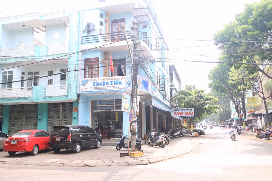 Kinh tế khó khăn, nhu cầu đi lại của người dân giảm so với cùng kỳ năm trước đã ảnh hưởng đến doanh thu của các doanh nghiệp vận tải hành khách. Ảnh: Q.T