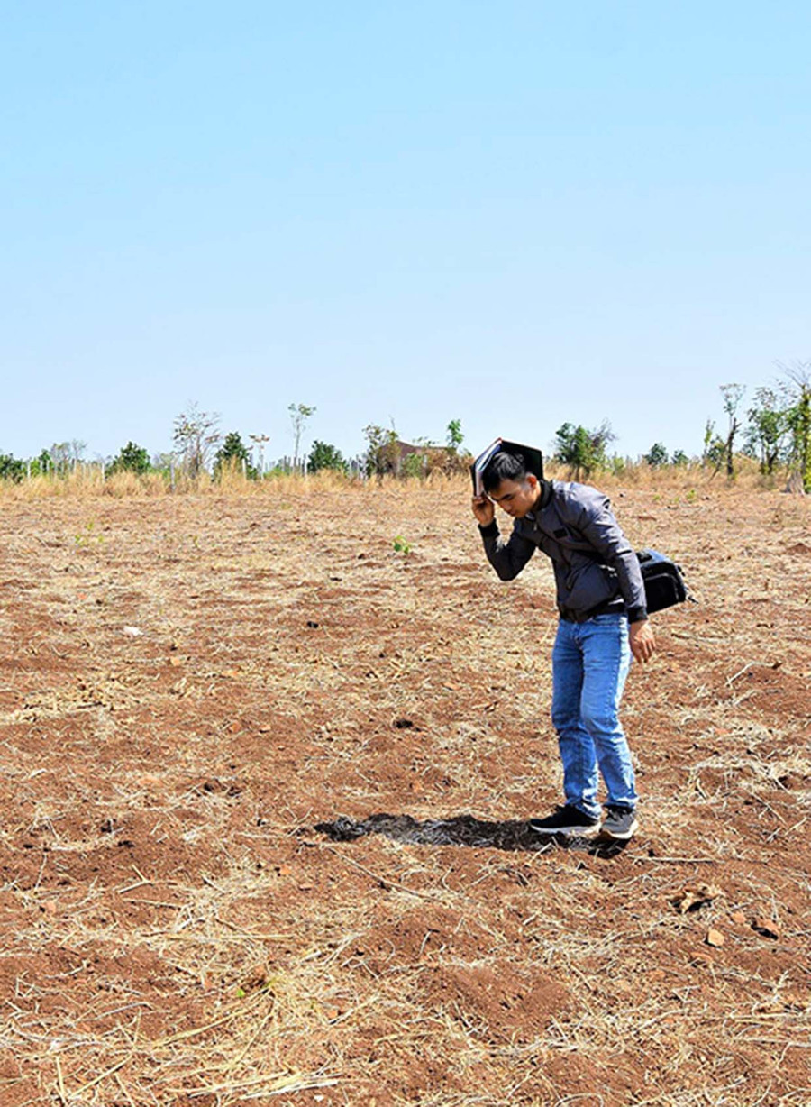 Bề mặt di tích. Ảnh: H.B.T Bề mặt di tích. Ảnh: H.B.T