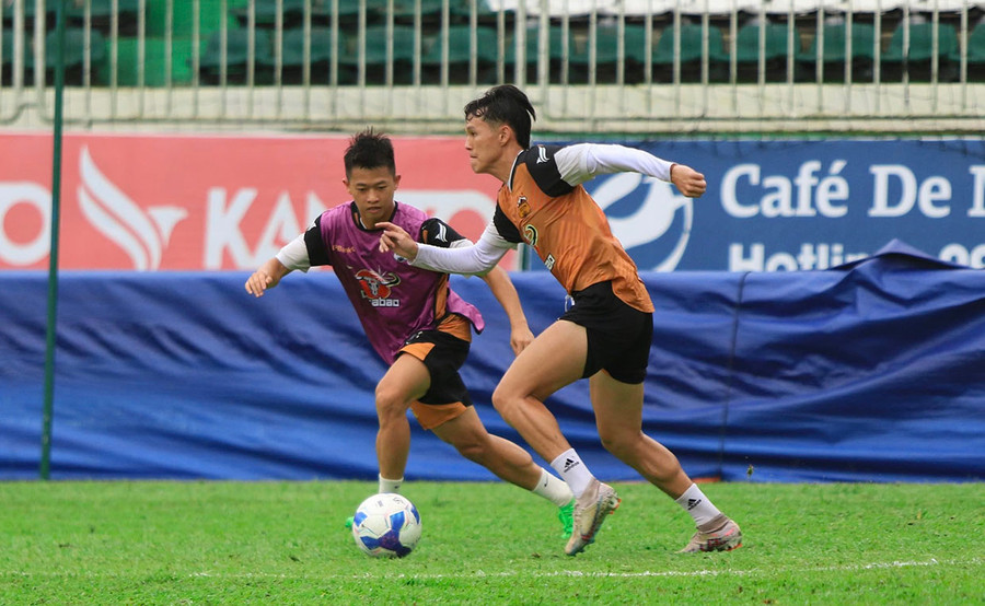 Các cầu thủ HAGL tích cực tập luyện cho mùa giải mới. Ảnh: Phương Ngân