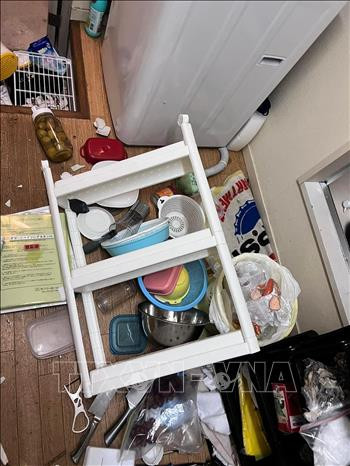 Khung cảnh đổ nát trong một căn hộ của người Việt ở thành phố Wakura Onsen, tỉnh Ishikawa. Ảnh: TTXVN