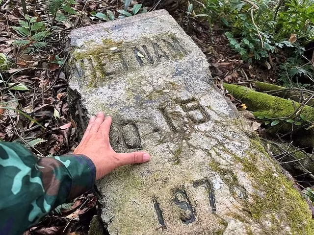 Cột mốc Q-15 được cắm năm 1978 ở gần khu vực 5 liệt sĩ hy sinh. Hiện tại mốc Q-15 đã được thay bằng mốc 598