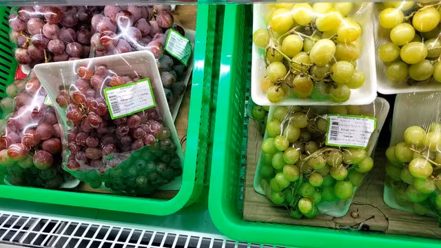 Nho Trung Quốc giá rẻ hơn rất nhiều so với nho Mỹ.